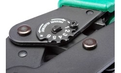 Ratchet crimping pliers for insulated terminals