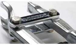 Universal ball joint puller