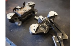 Replės motociklų stabdžių stūmokliams išimti