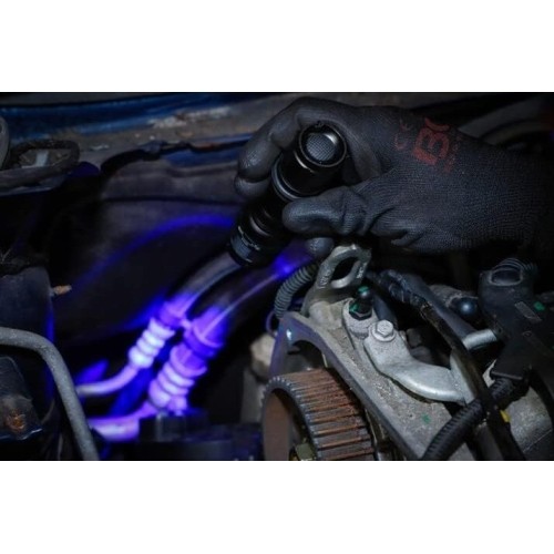 Refrigerant leak detector kit with UV flashlight