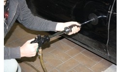 Pneumatinis plaktukas kėbulo lyginimui su prisisiurbiančiais padais