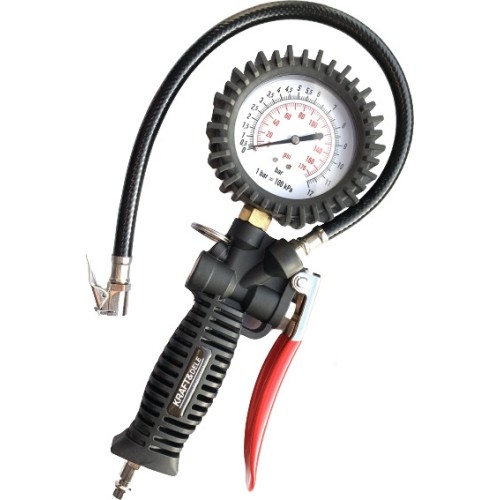 Tire inflating gun with manometer