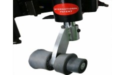 Tyre changer with pneumatic help arm system