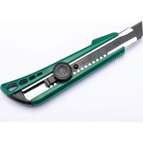 Peilis plastikine rankena su keičiama geležte 18mm