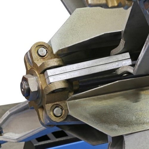 Tyre changer for truck