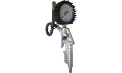 Tire inflating gun with manometer